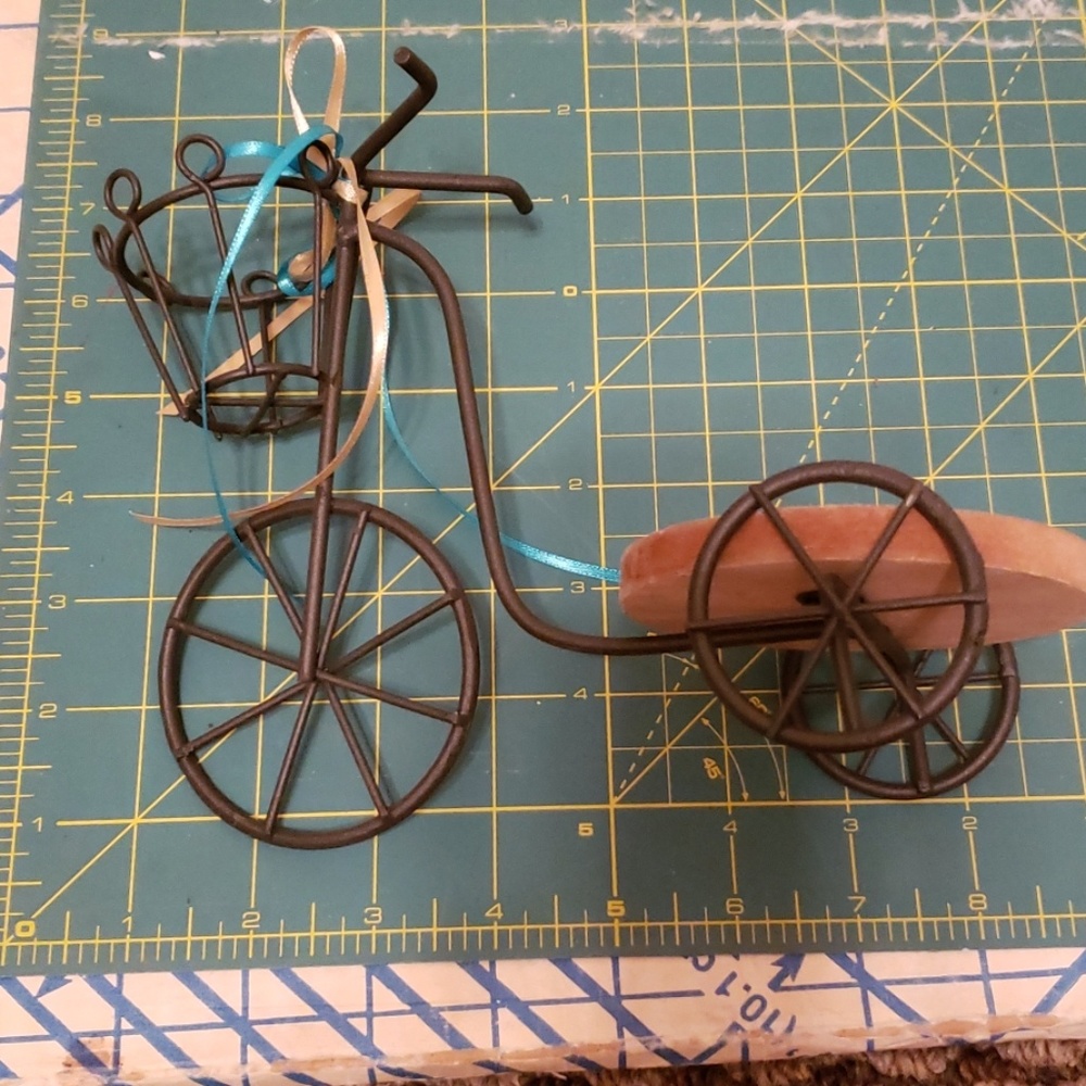 Centerpiece - Picture 2 of 2